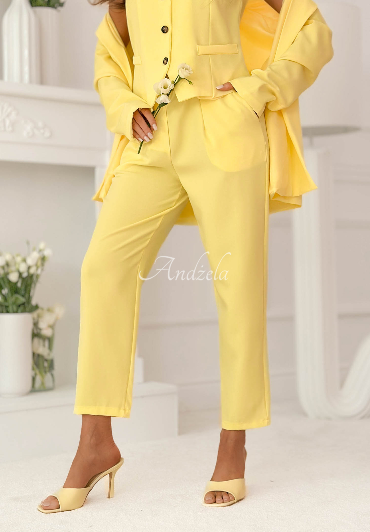 Eleganckie spodnie cygaretki z paskiem Cordelia żółte