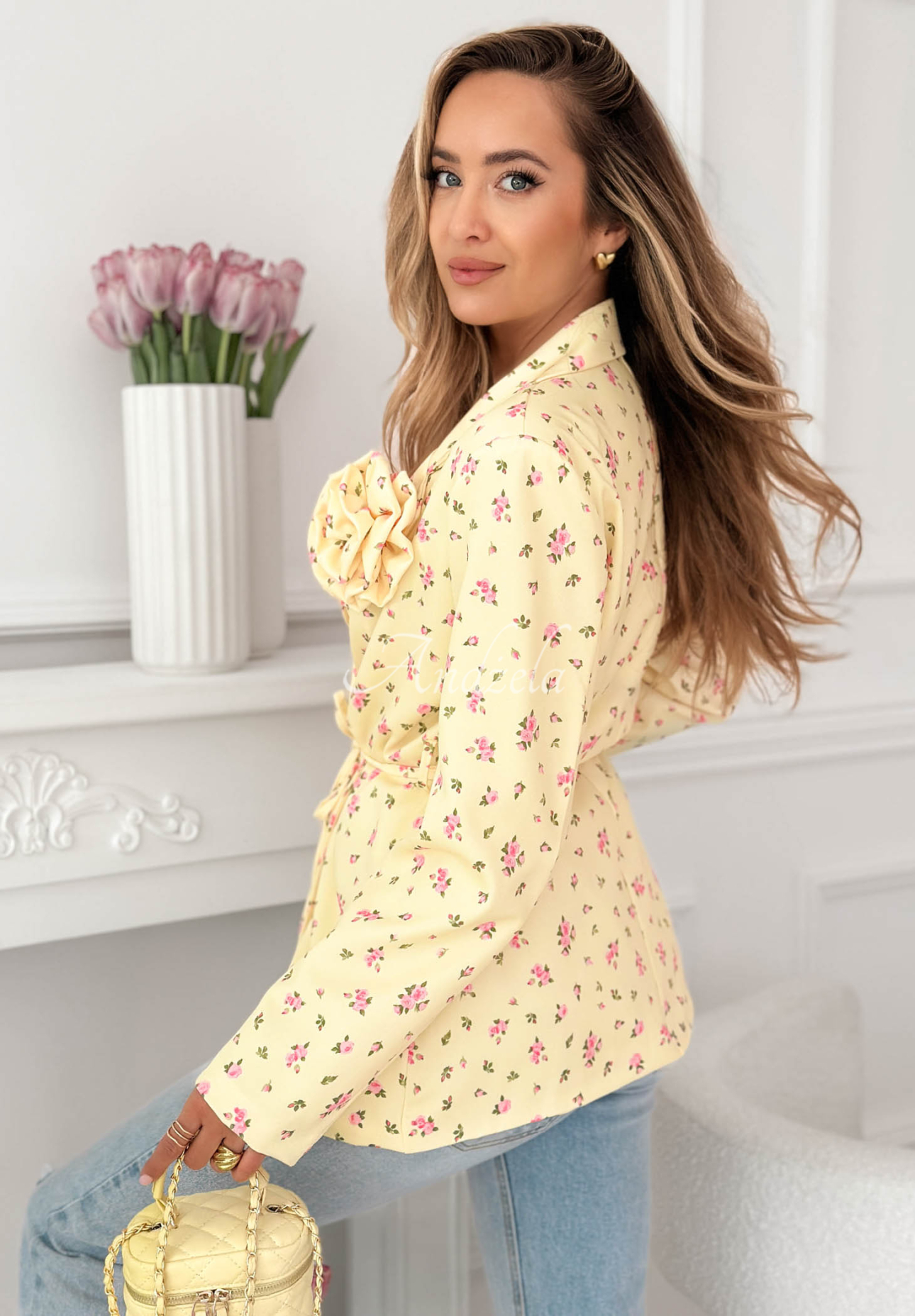 Kwiecista marynarka z paskiem i różą Macarena żółta