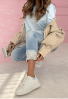 Spodnie jeansowe mom fit z naszywkami Come Back Again jasnoniebieskie