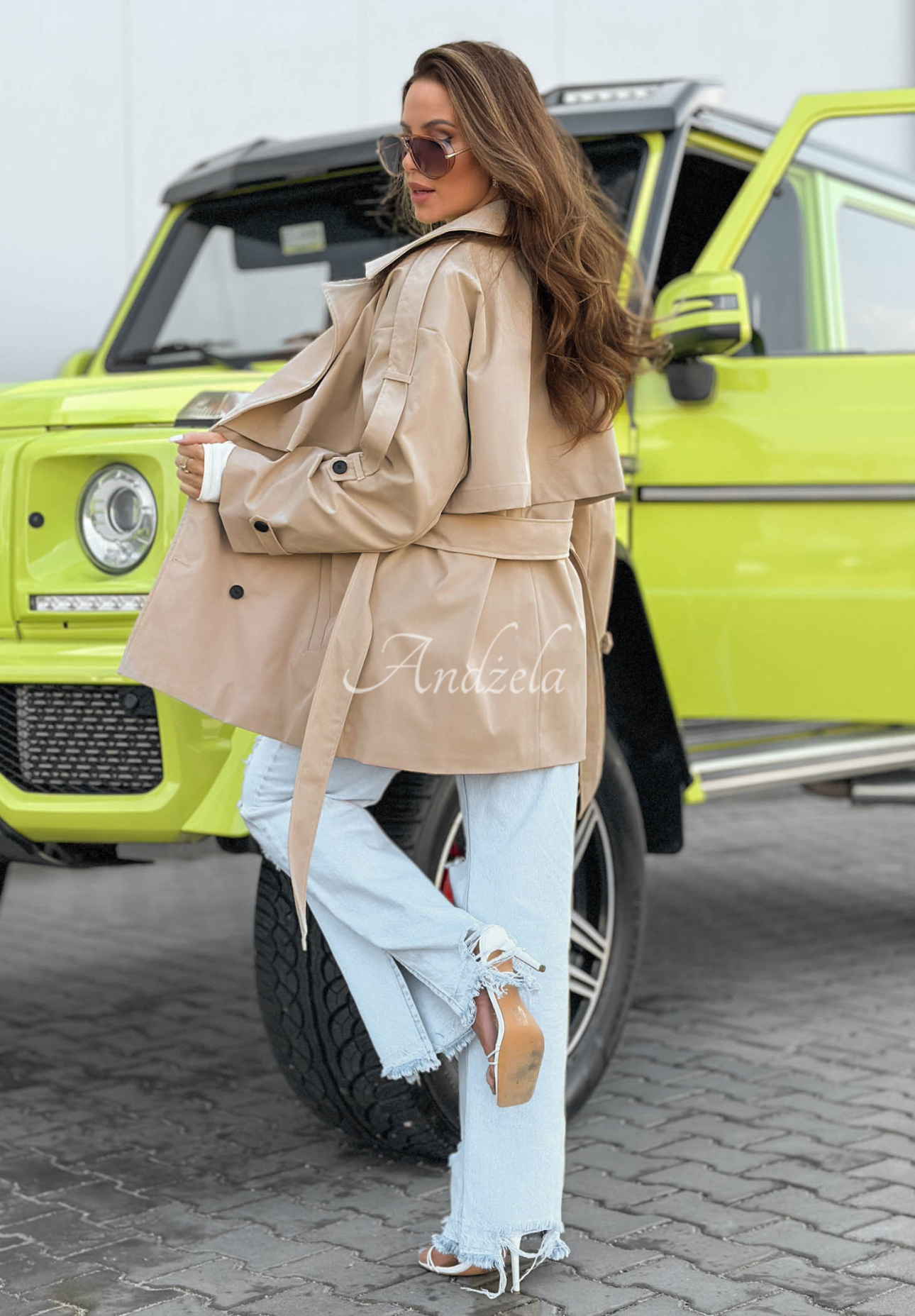 Krótki trencz z paskiem Nerissa beżowy