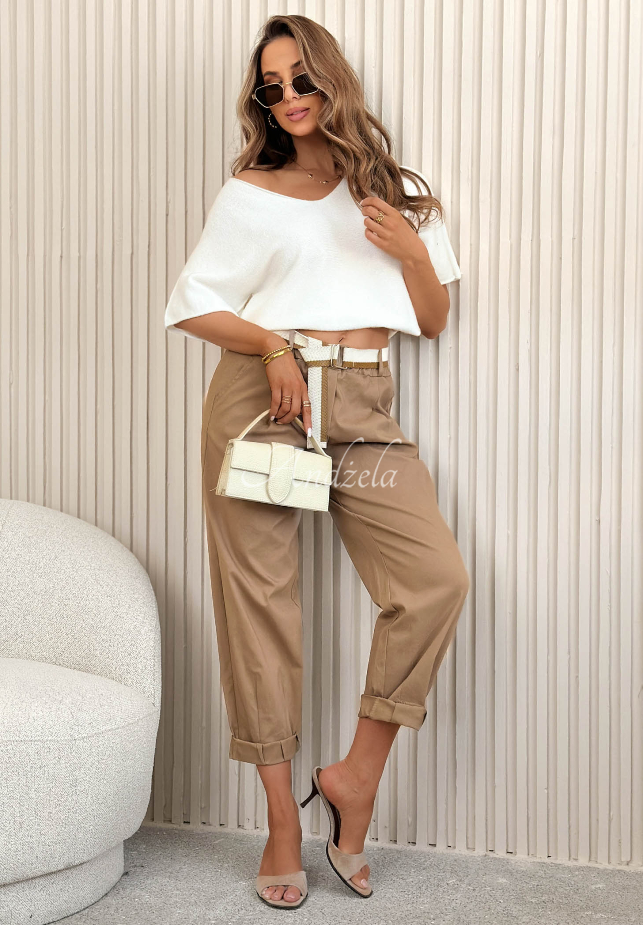 Wiskozowy sweter z dekoltem Summer Daydream ecru