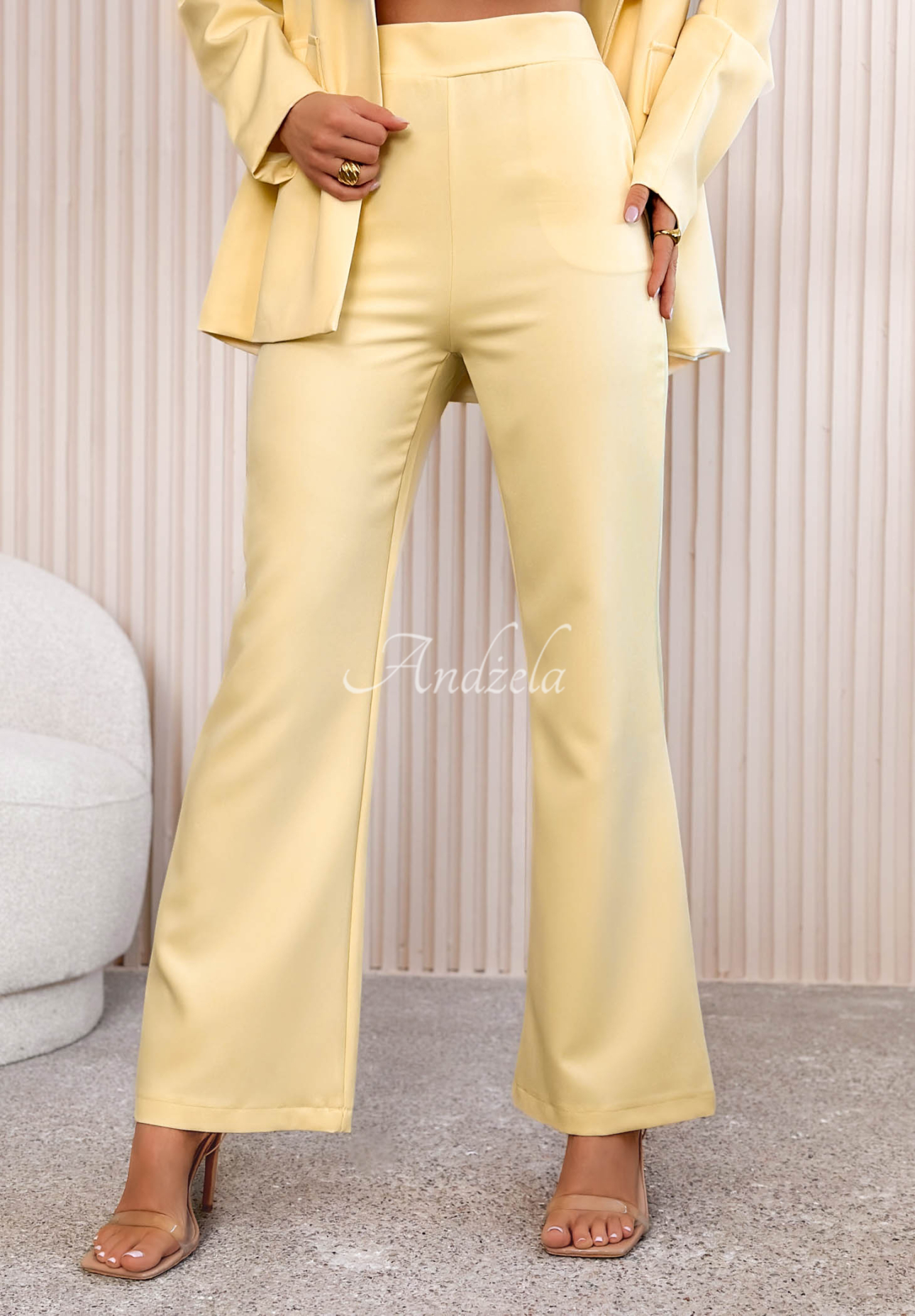 Garnitur damski z paskiem Old News żółty