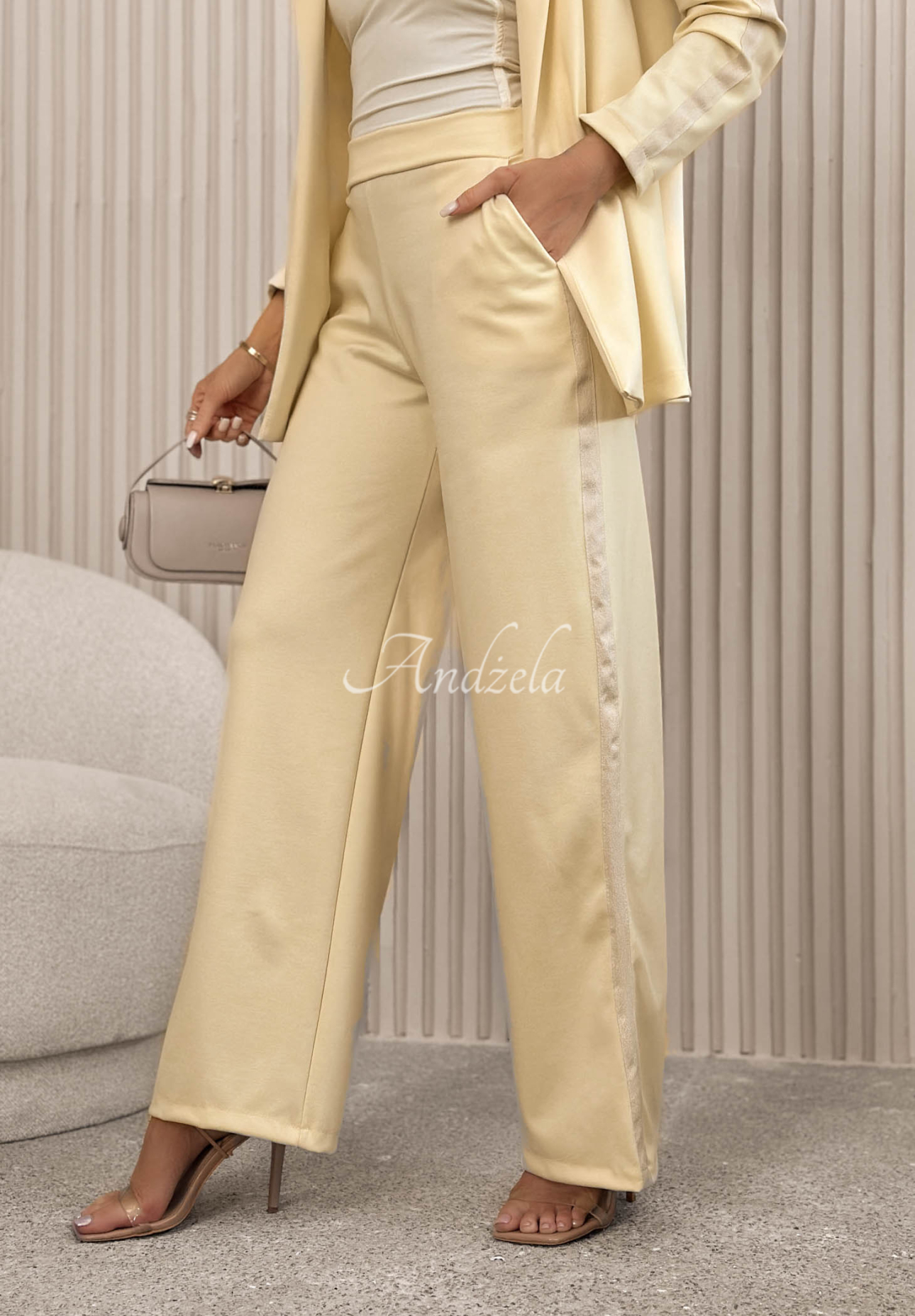 Dresowy garnitur damski z lampasami Self Respect żółty 