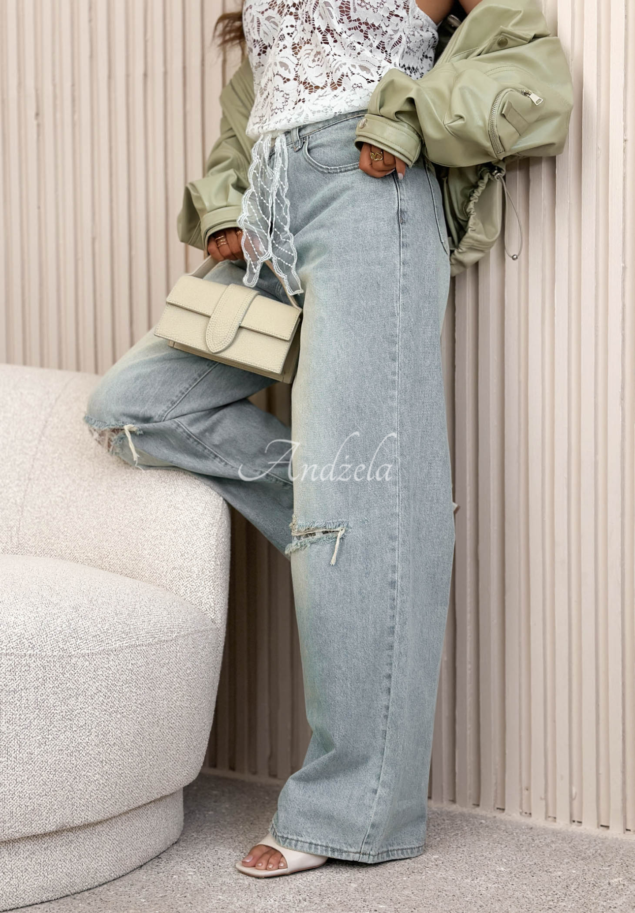 Spodnie jeansowe wide leg z koronkowym paskiem Gabrielle jasnoniebieskie