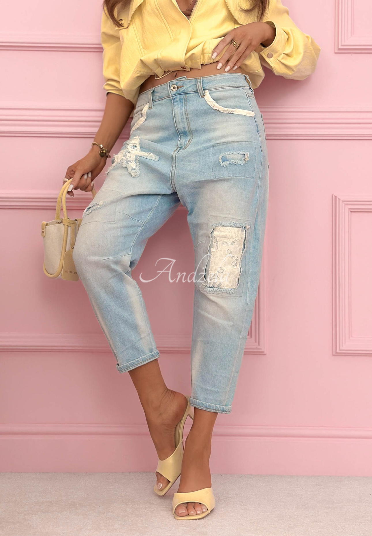 Spodnie jeansowe mom fit z naszywkami Place Like This niebieskie