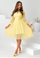 Koronkowa sukienka z marszczoną talią Good Moment żółta