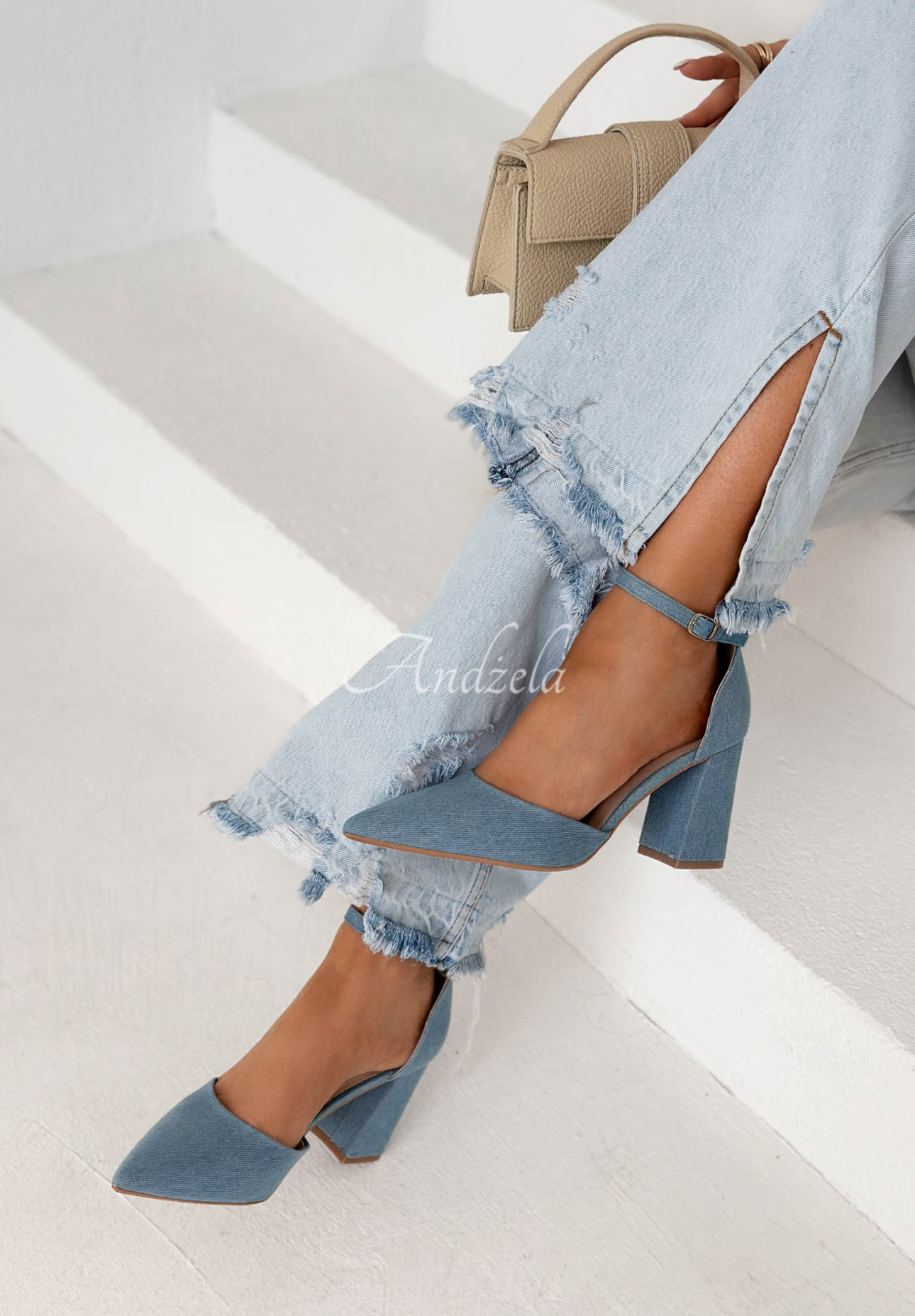 Jeansowe sandałki na słupku Nefertiti niebieskie