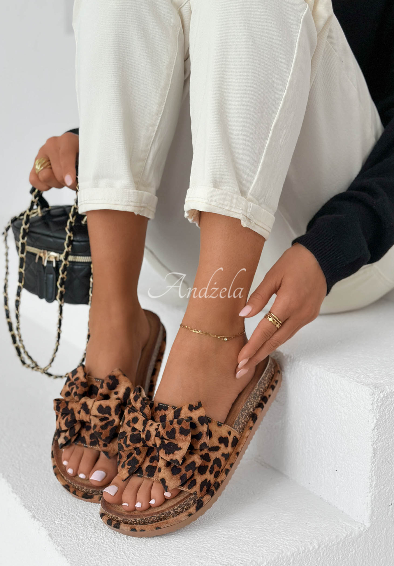 Ismeralda camel-colored flip-flops with a leopard-print bow