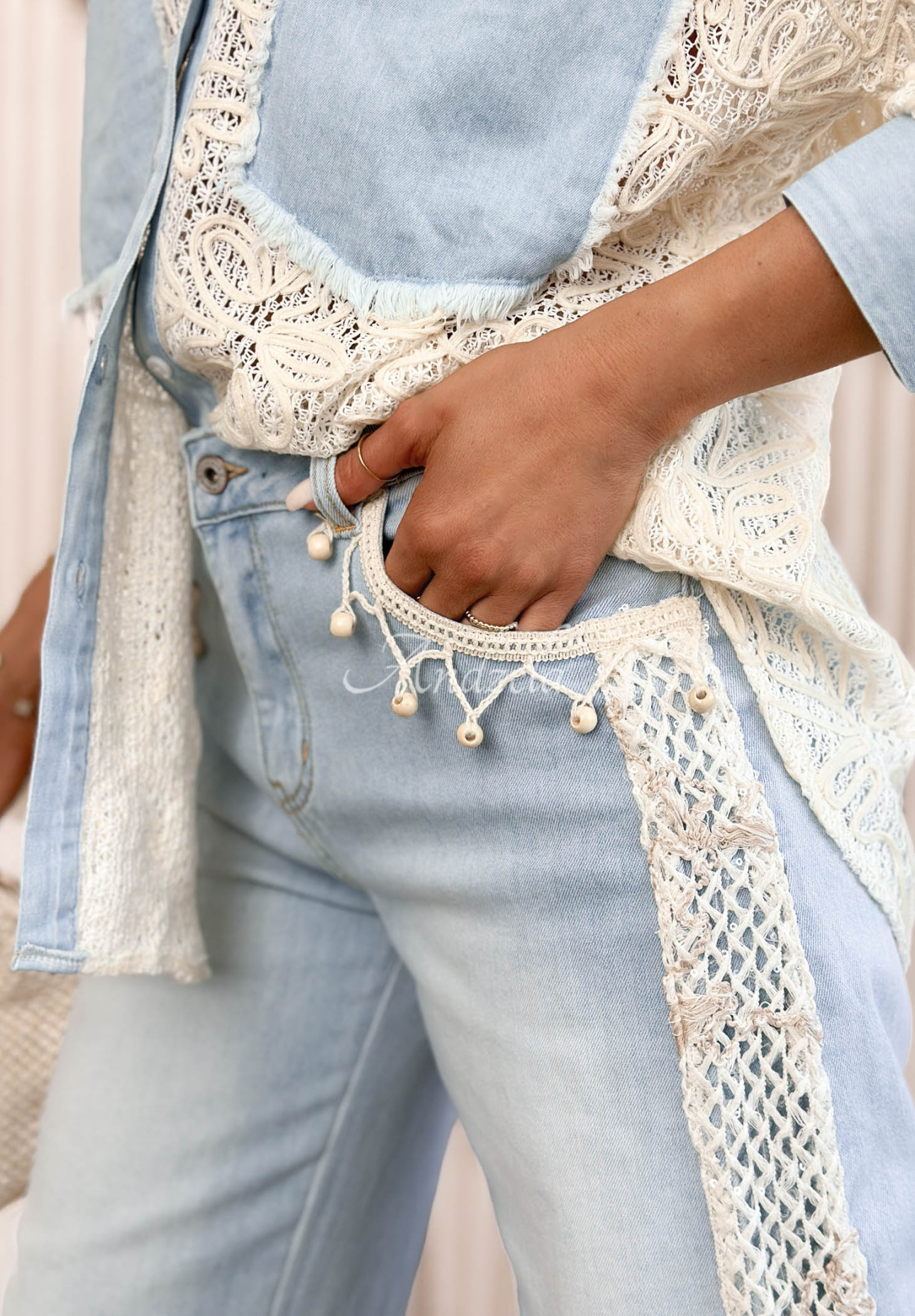 Spodnie jeansowe mom fit z koronką Seaside Dream jasnoniebieskie