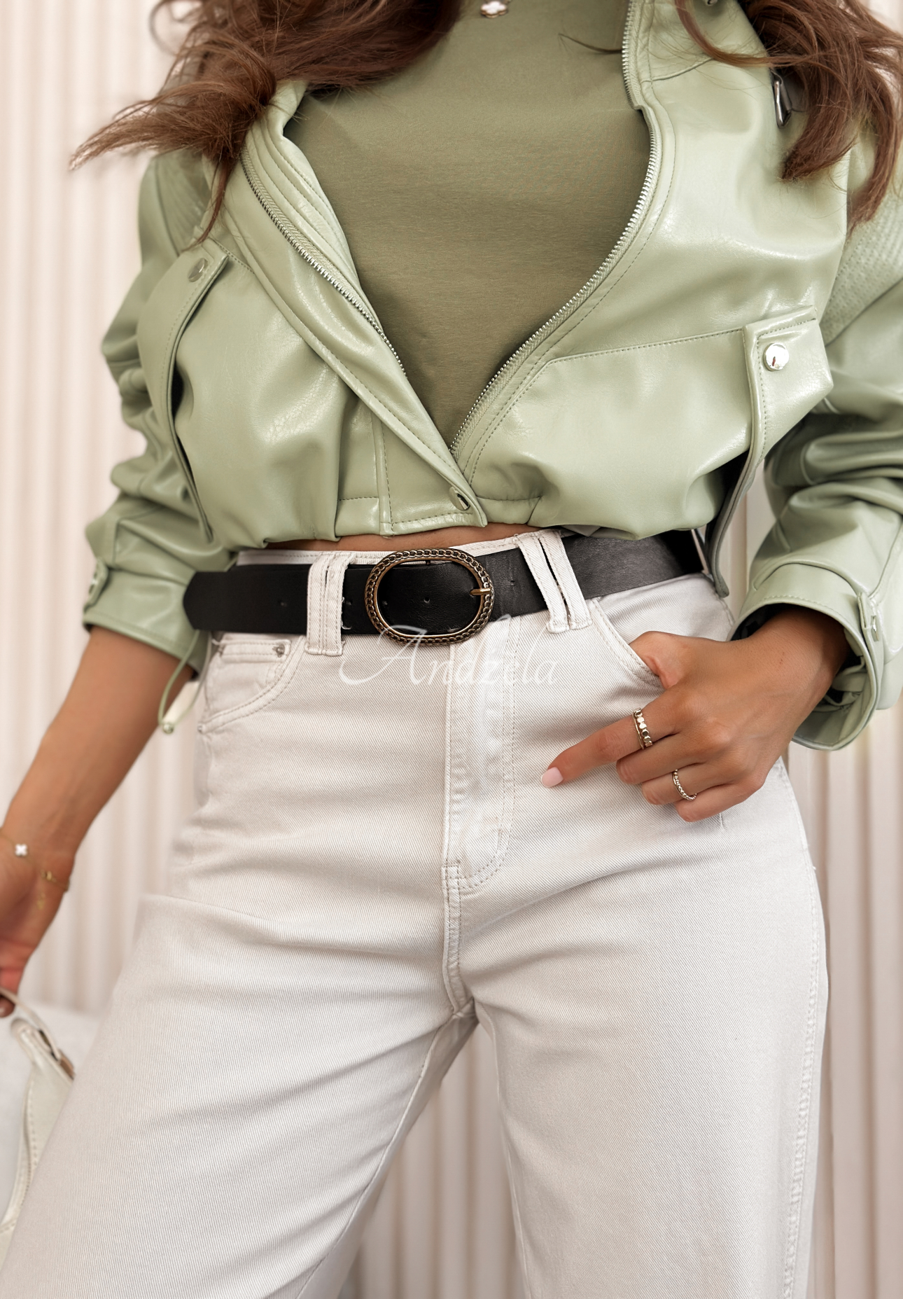 Wonder Why light beige mom-fit jeans with a belt
