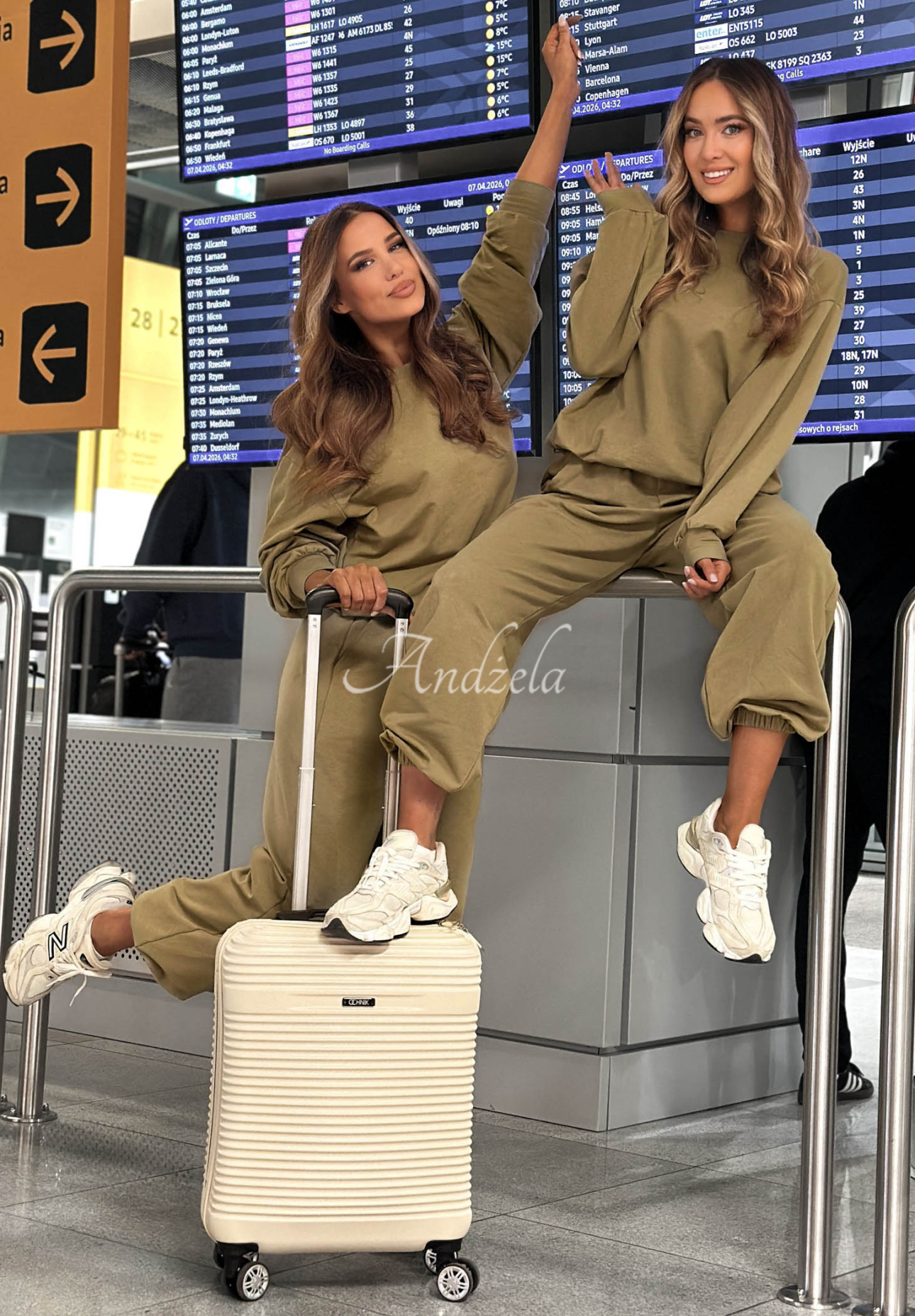 Viva Oliva olive green cotton sweatshirt and sweatpants set