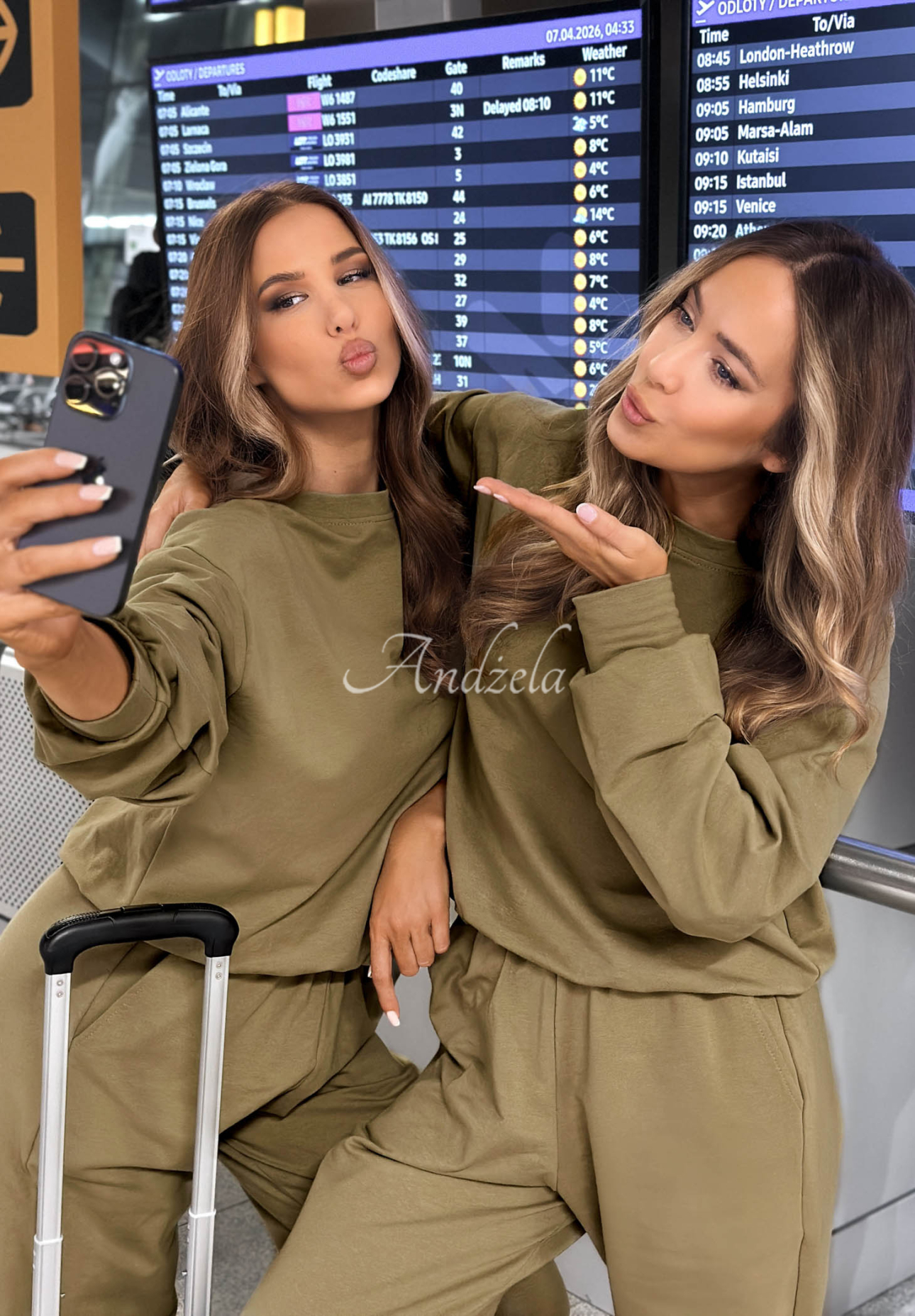 Viva Oliva olive green cotton sweatshirt and sweatpants set