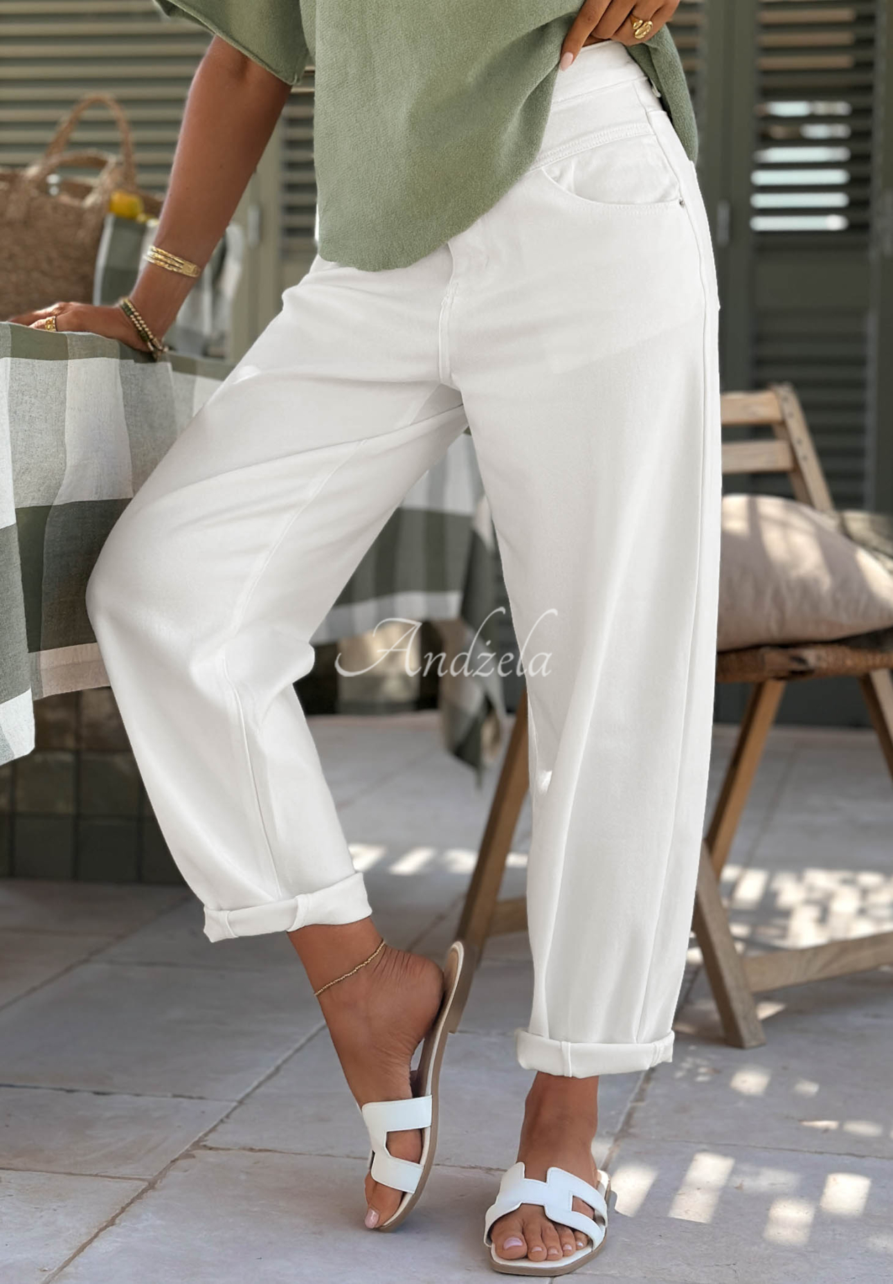 Spodnie jeansowe mom fit z paskiem Daily Choice ecru