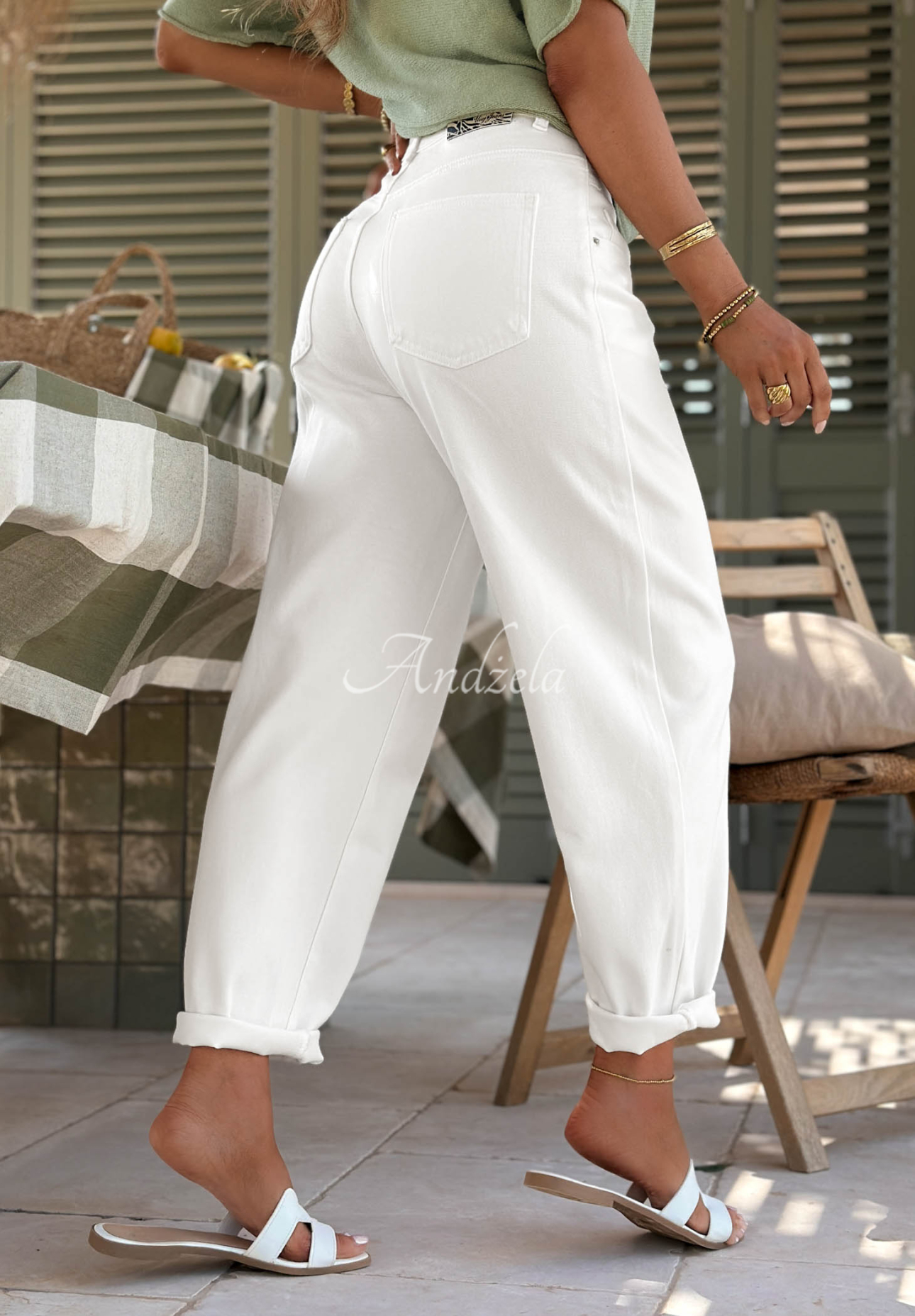 Spodnie jeansowe mom fit z paskiem Daily Choice ecru