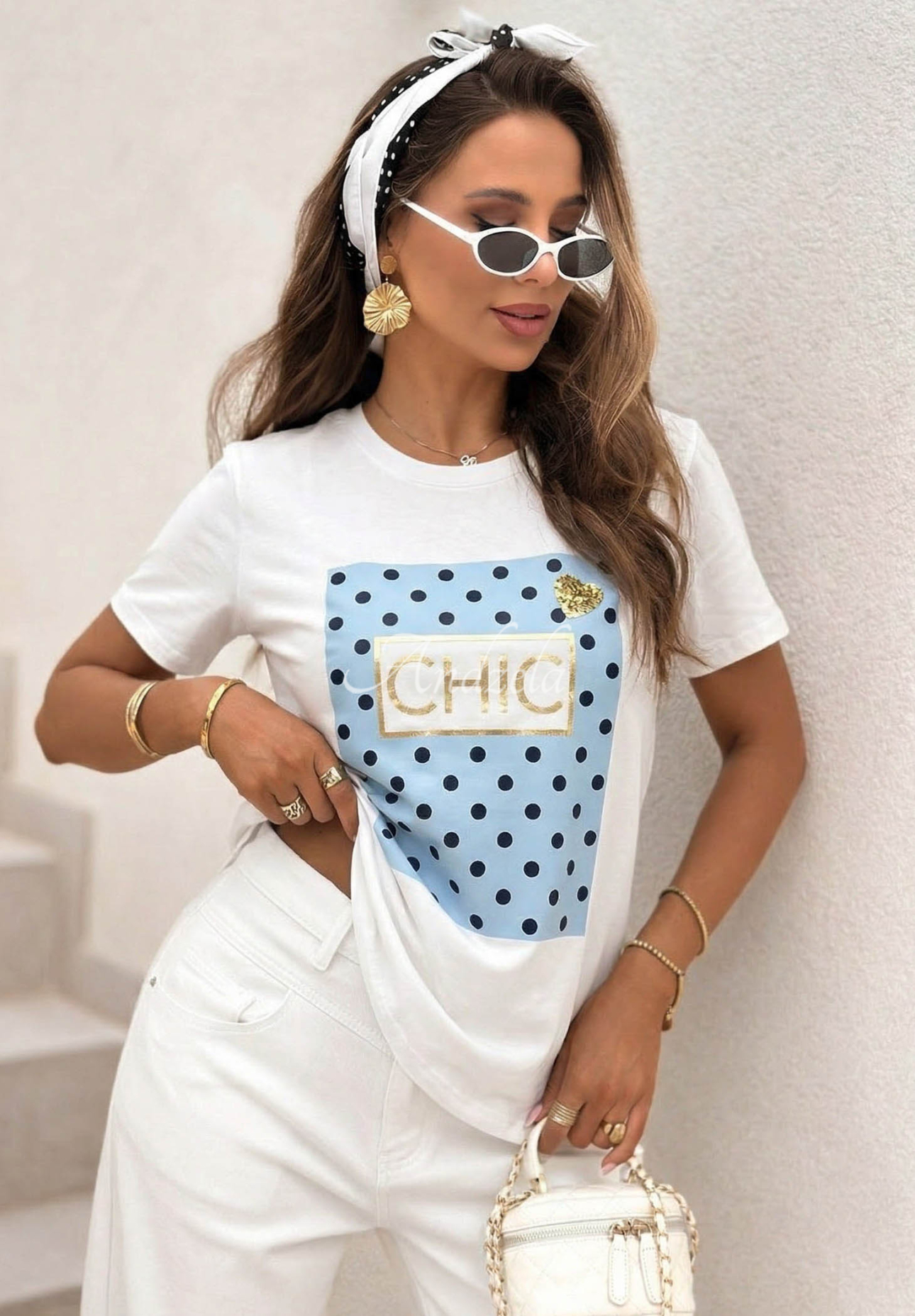 T-shirt z nadrukiem Dotty Chic biało-błękitny