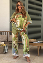Satynowy komplet bluzka i spodnie wide leg we wzory Solene pistacjowy