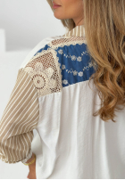 Koszula oversize z haftami i paskami Salina biała