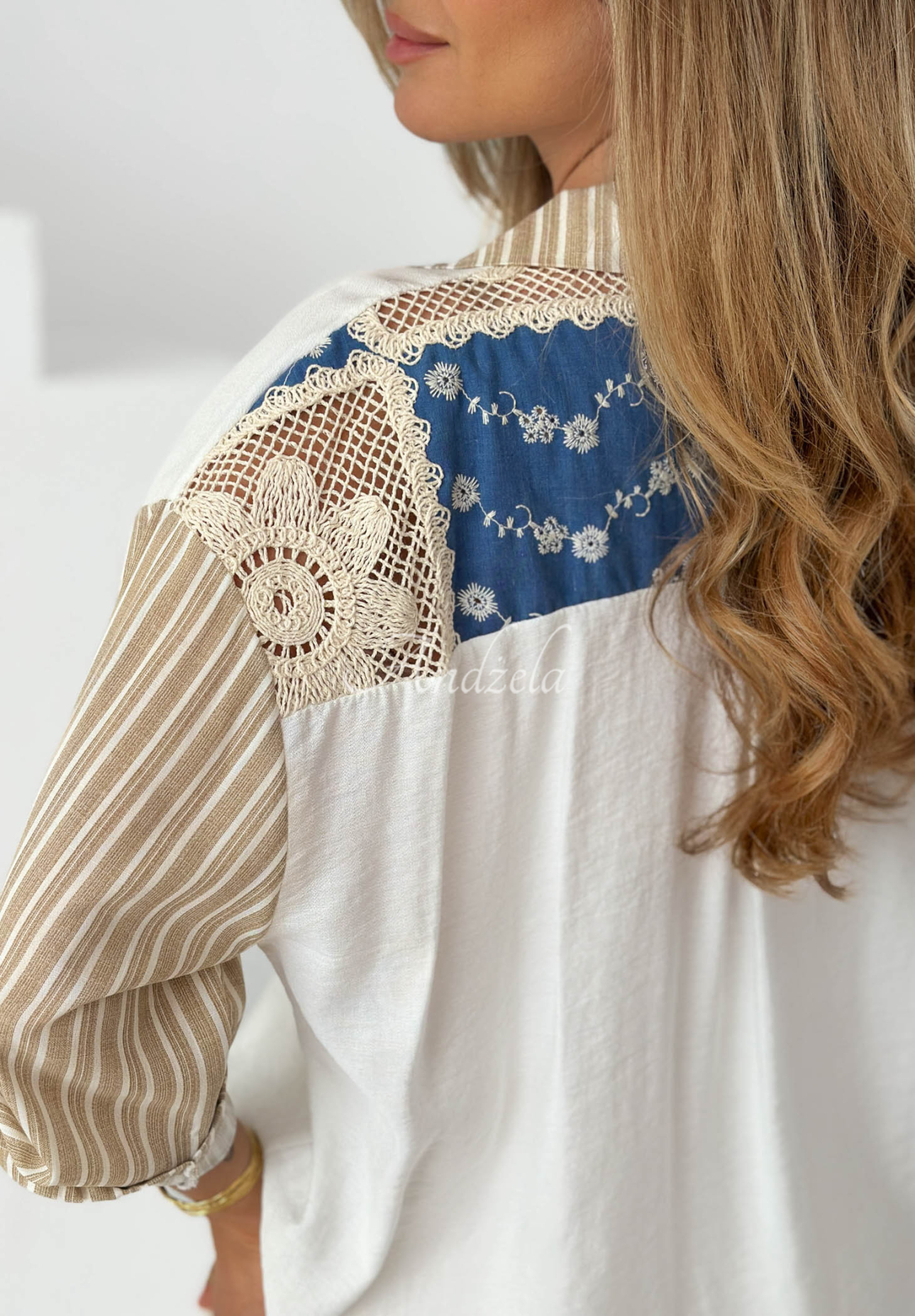 Oversized Shirt with Embroidery and Stripes – Island Paradise, White and Beige