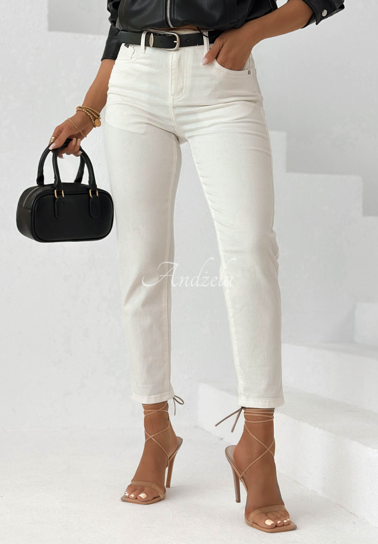 Mom-fit jeans with a belt by Time Passes in ecru