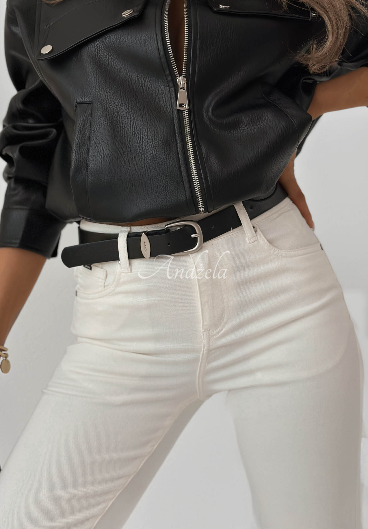 Mom-fit jeans with a belt by Time Passes in ecru