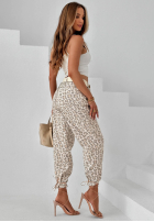 Materiałowe spodnie z paskiem w panterkę Tropical Trip beżowe