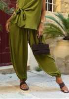 Materiałowy komplet top z wiązaniem i spodnie joggery Sun Elegance mokka