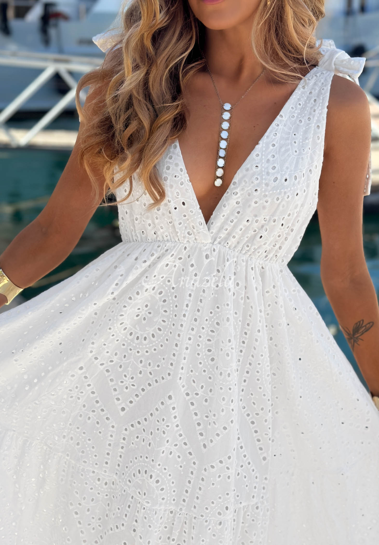 Ażurowa sukienka maxi na ramiączkach boho z bawełny Sun Essence biała