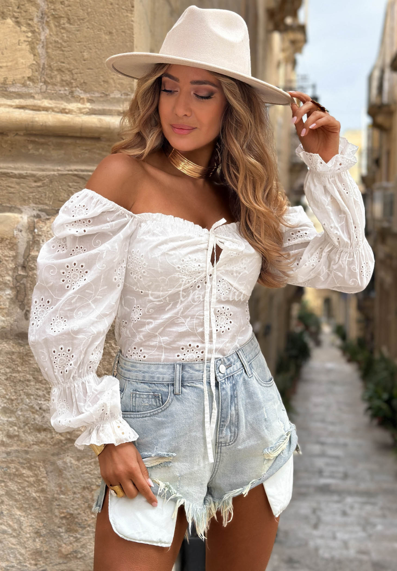 Short, openwork cotton blouse with boho puff sleeves – Sea Kiss, white
