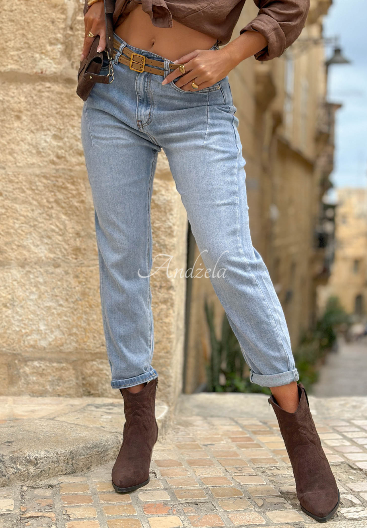 Spodnie jeansowe mom fit z paskiem Denim Touch niebieskie
