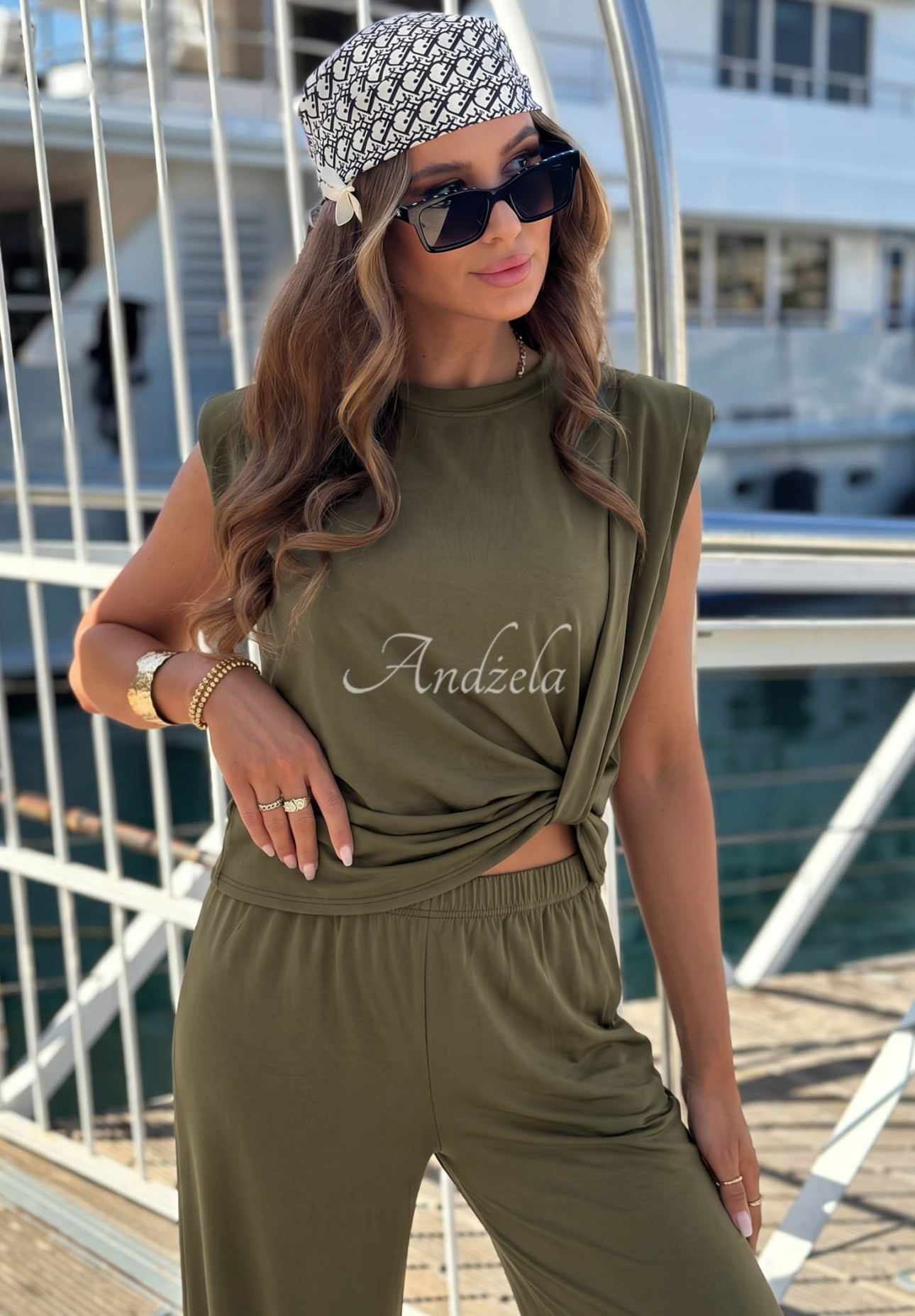 Set featuring a knotted blouse and wide-leg lyocell pants in Basic Sun khaki