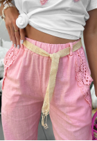 Spodnie mom fit z paskiem i koronką Flora Villa żółte
