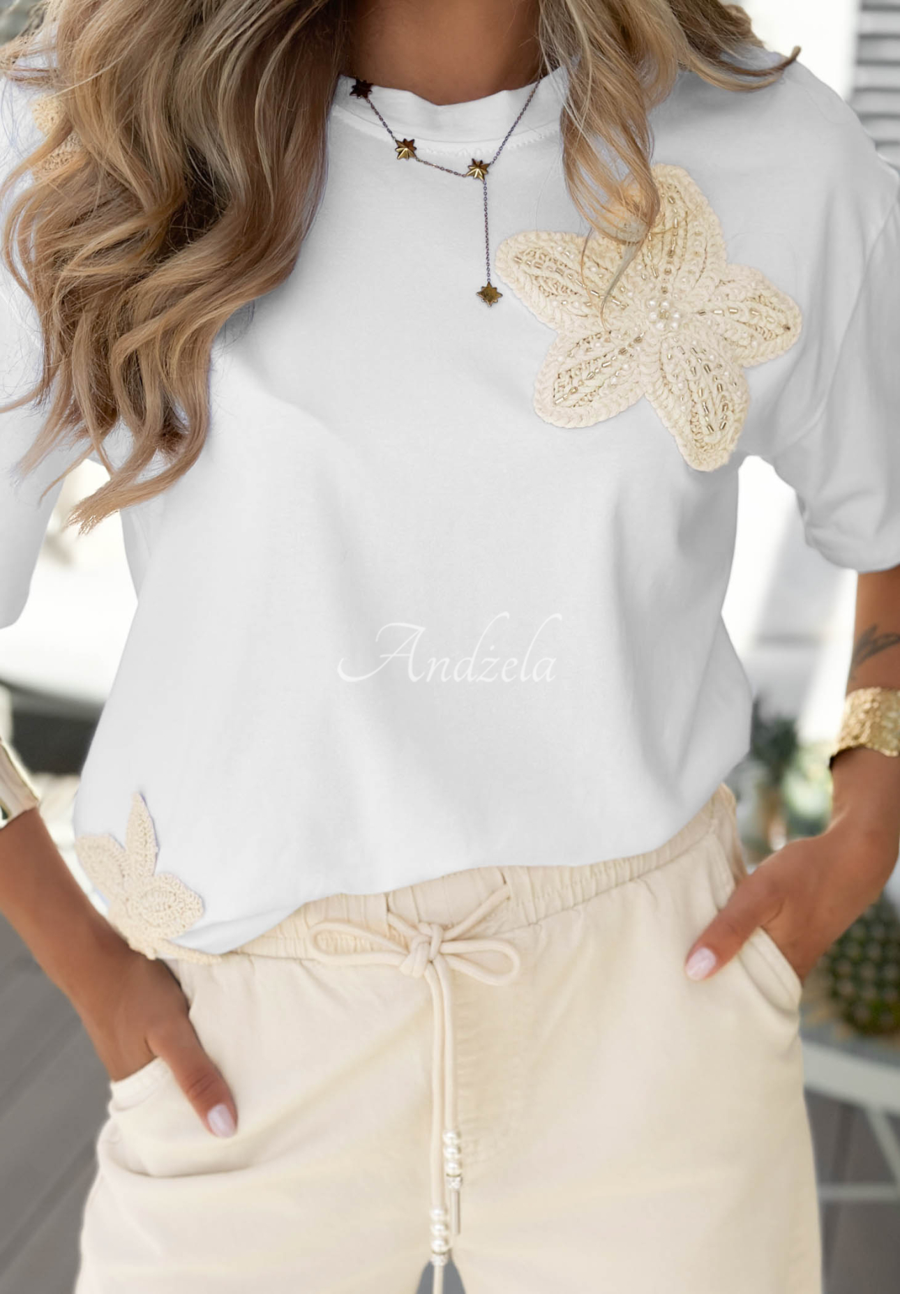 Bawełniany t-shirt z naszywkami Sunny Flowers biały