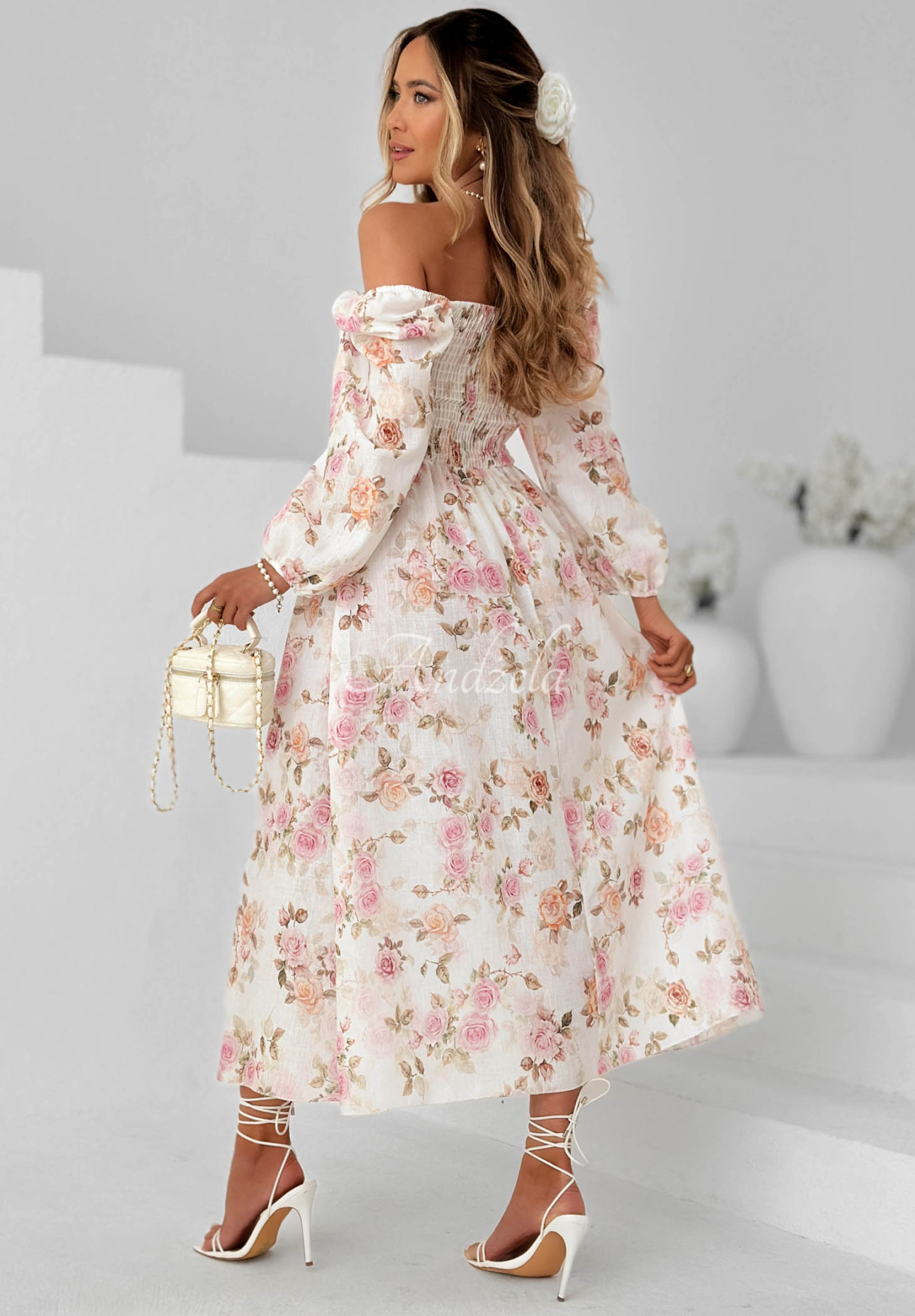 Kwiecista sukienka maxi z długimi rękawami Sunkissed Blooms biała