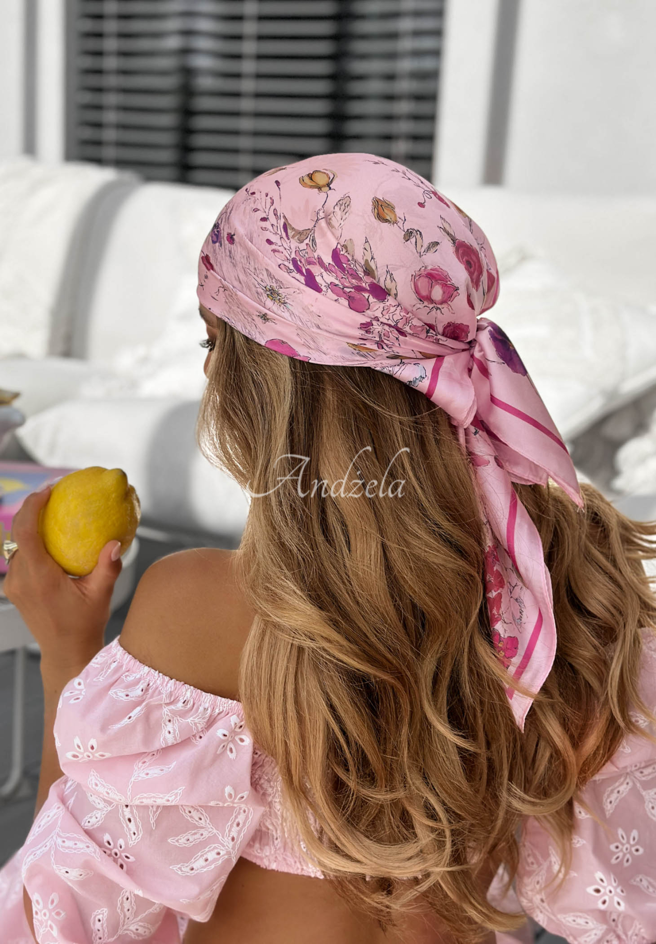 Wiskozowa apaszka w kwiaty Floral Touch pudrowy róż