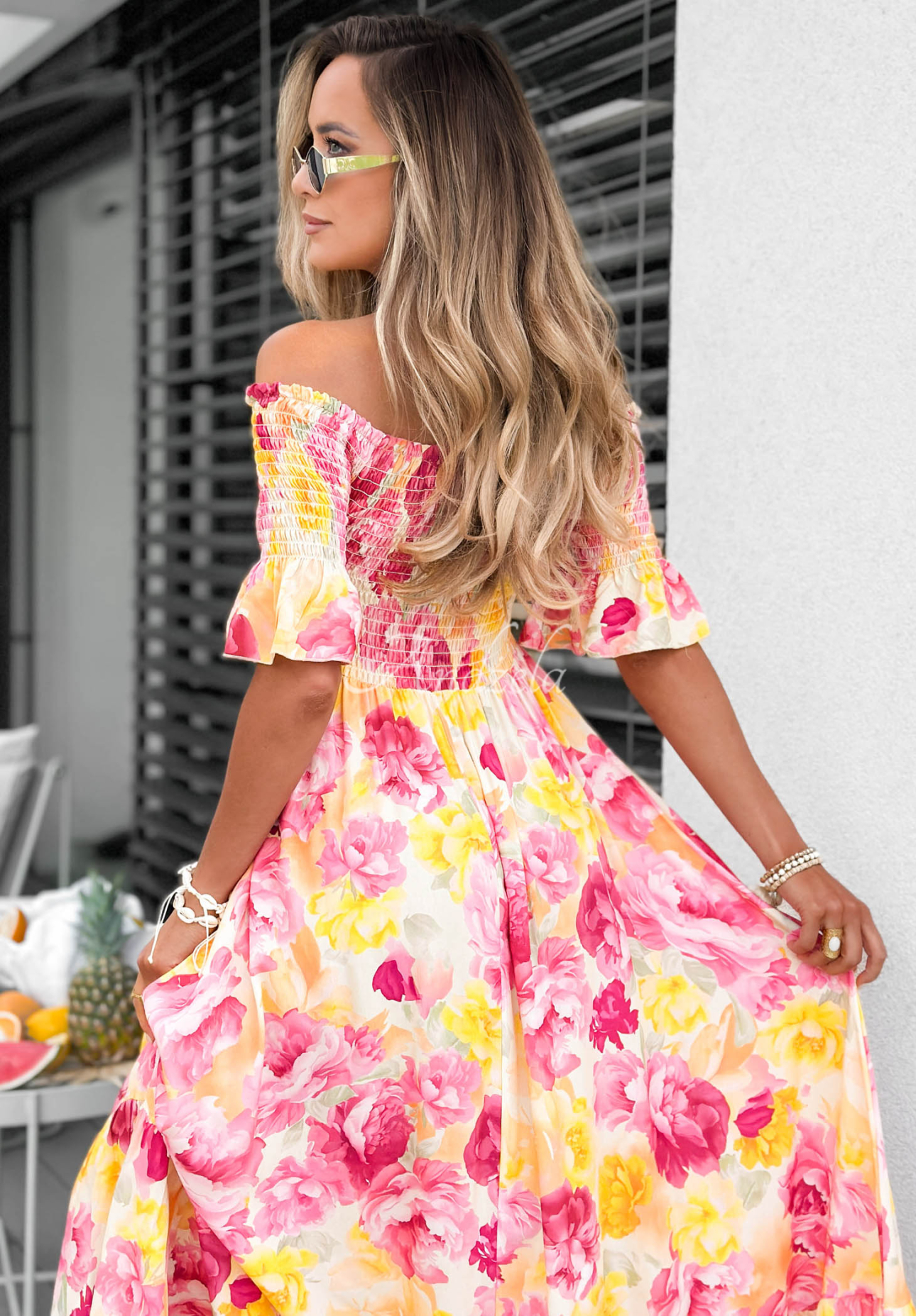 Wiskozowa kwiecista sukienka hiszpanka maxi z falbankami Bloom Coast pomarańczowo-różowa