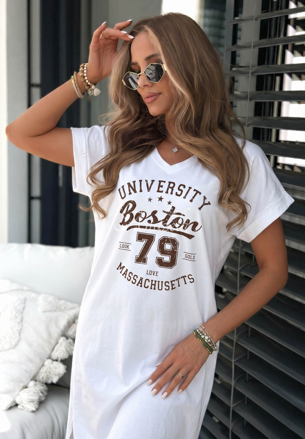 Bawełniana sukienka midi z nadrukiem Boston University biała