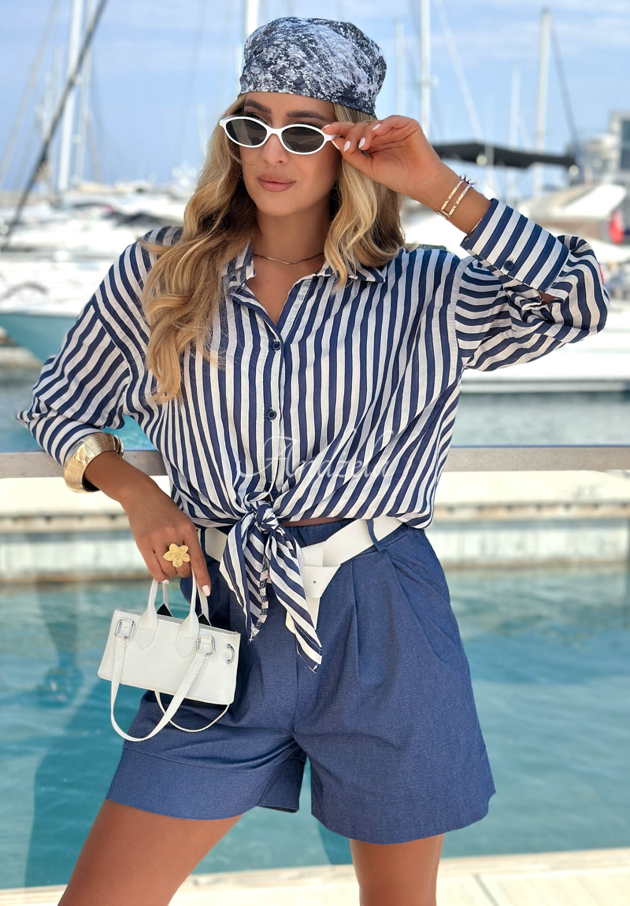 Krótkie woven Shorts z wiskozy Ocean Vacation dark blue