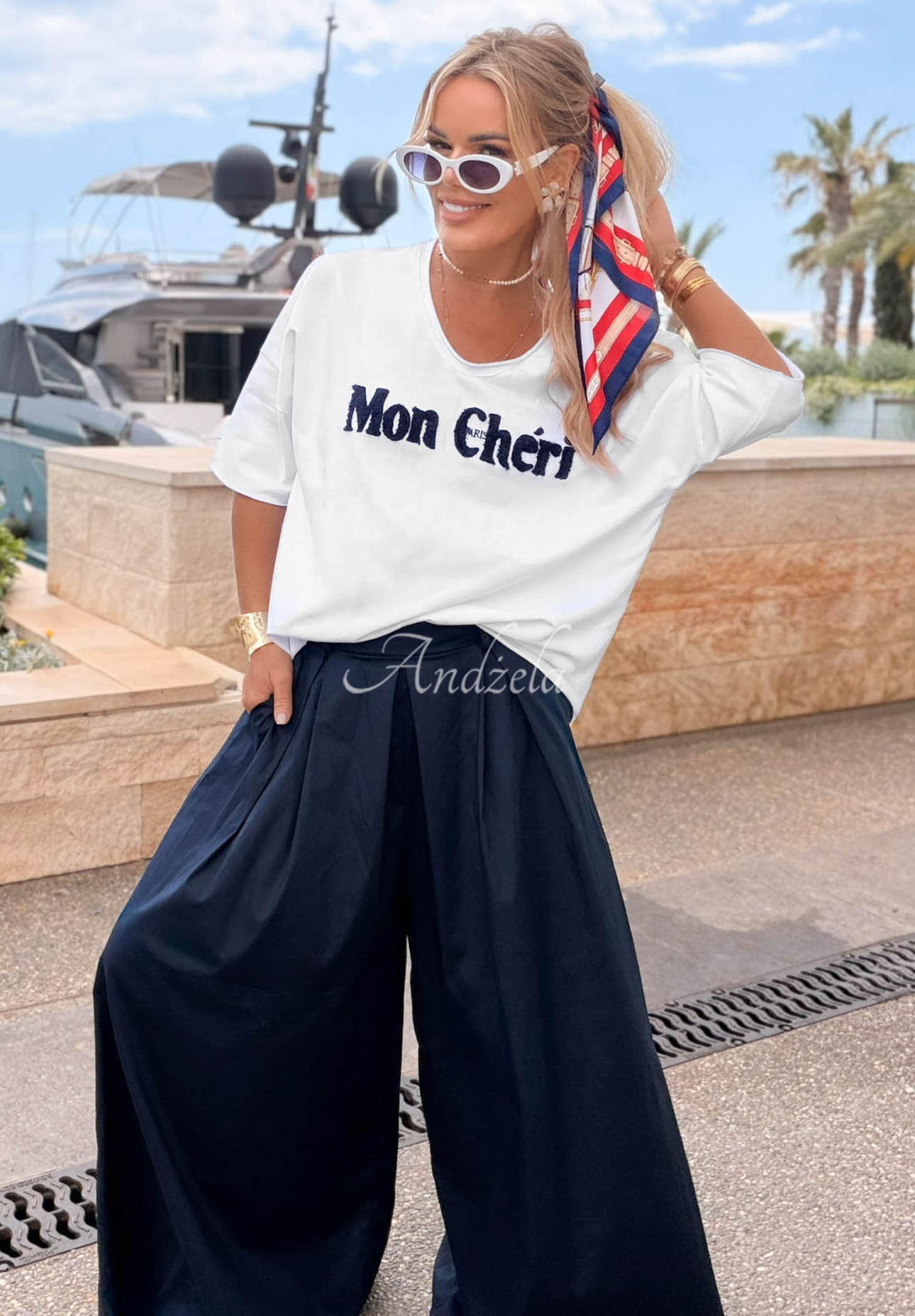 Bawełniany T-shirt z napisem Mon Cheri Paris biało-granatowy