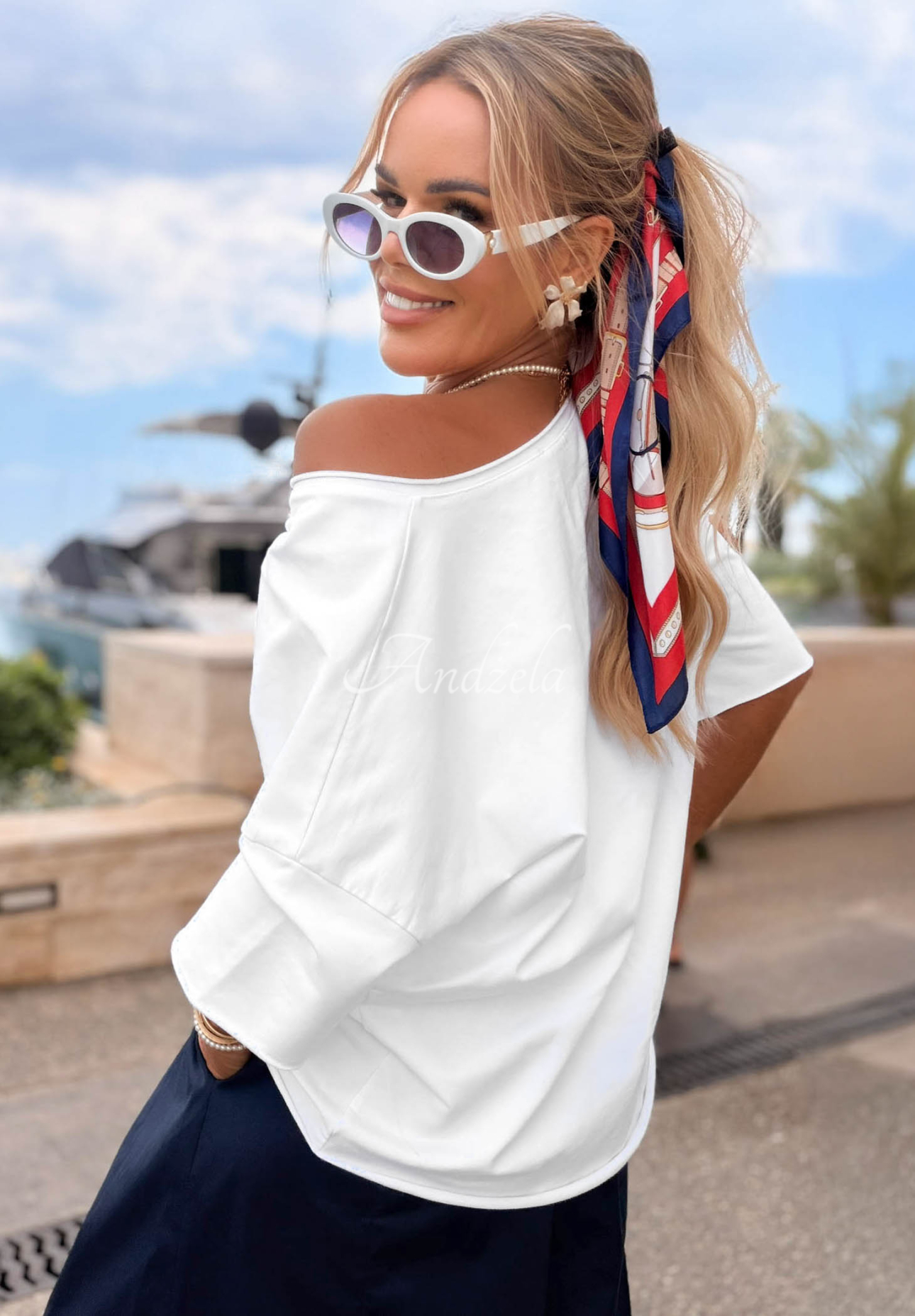 Bawełniany T-shirt z napisem Mon Cheri Paris biało-navy blue