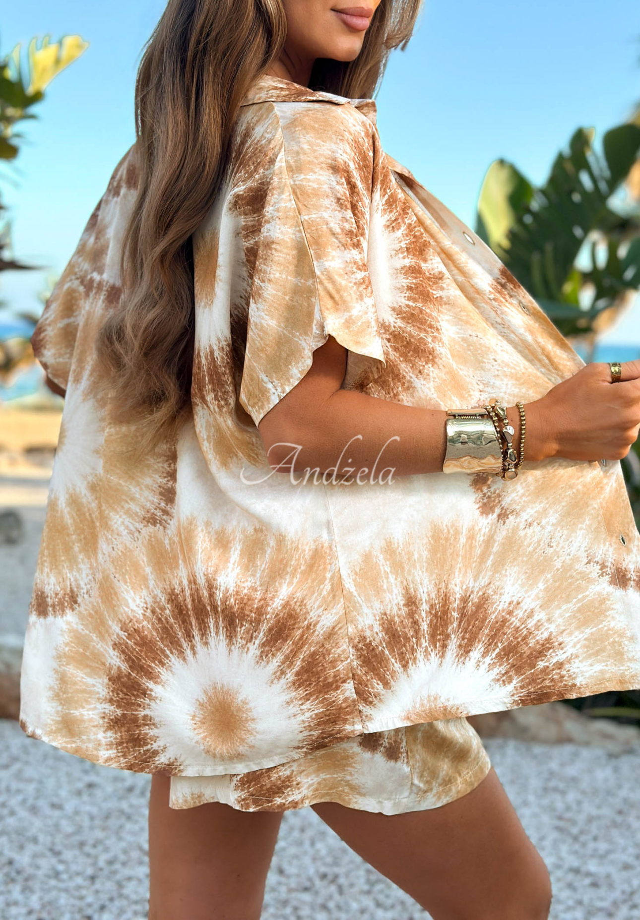 Komplet koszula i krótkie spodenki tie dye Sandy Tropics biało-camelowy