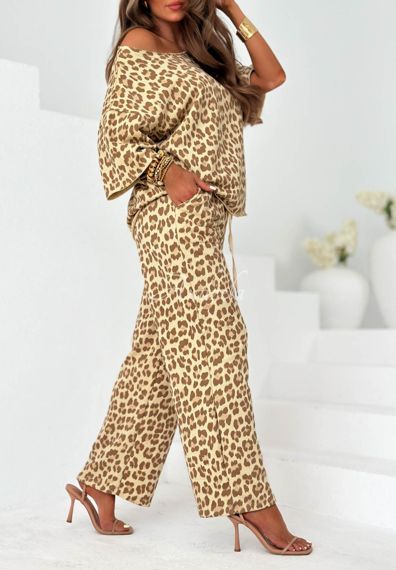 Beige wide-leg cotton pants in the Tropical Lagoon print