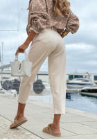 Spodnie jeansowe mom fit z paskiem Desert Avenue jasnobeżowe