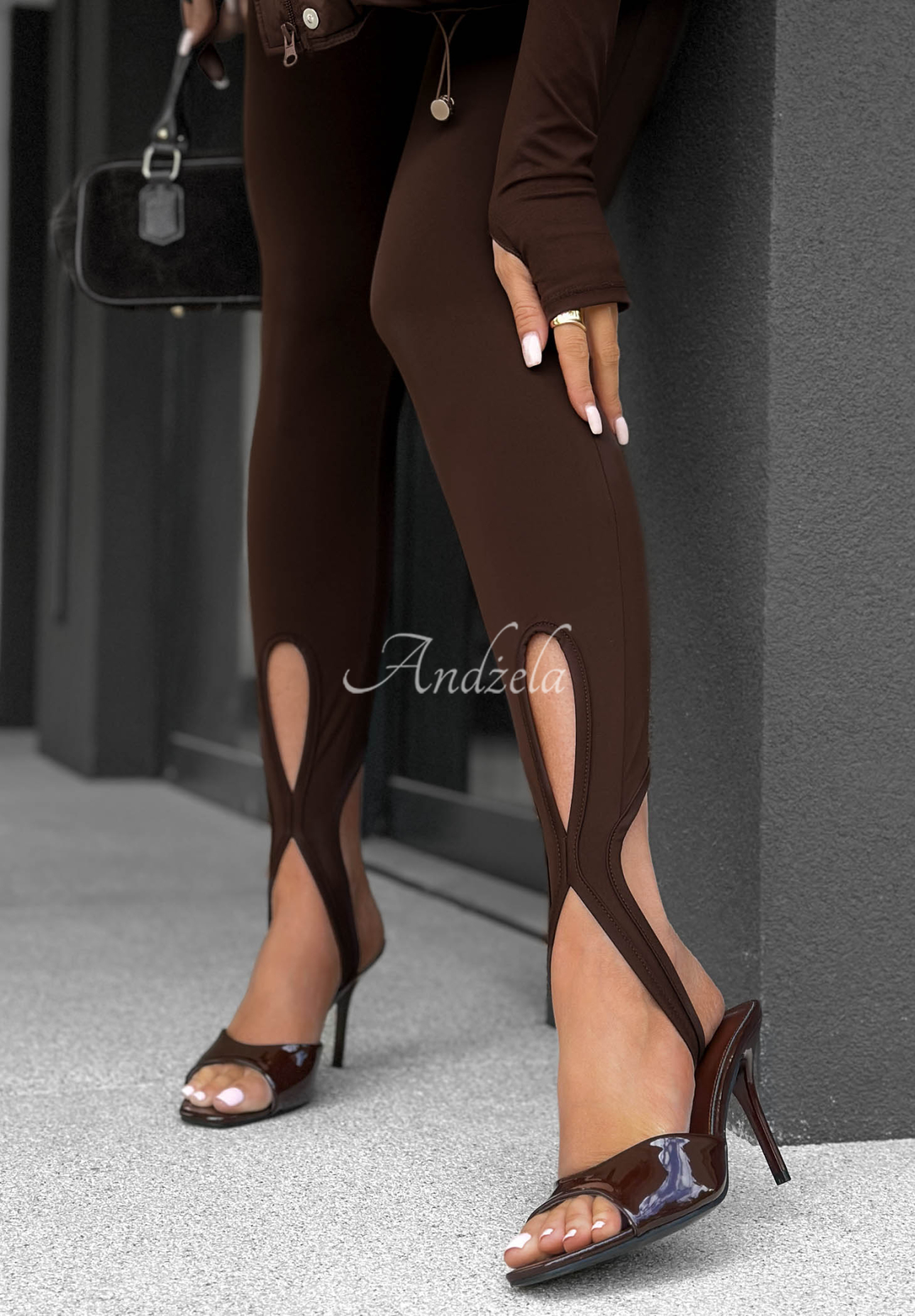 Legginsy z zapiętkami Velvet Muse czekoladowe