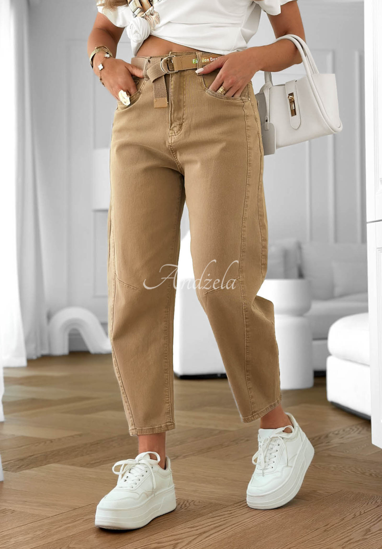 Spodnie jeansowe banana z paskiem Dune Denim camelowe