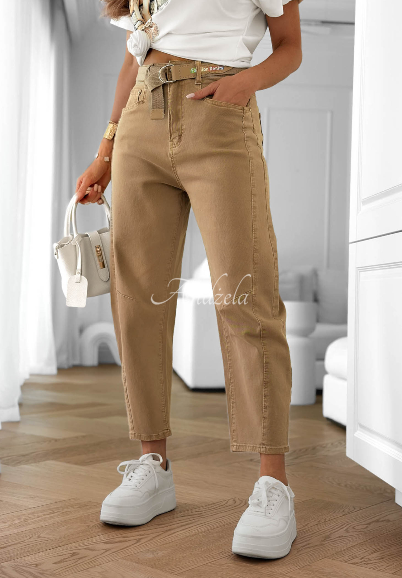 Spodnie jeansowe banana z paskiem Dune Denim camelowe
