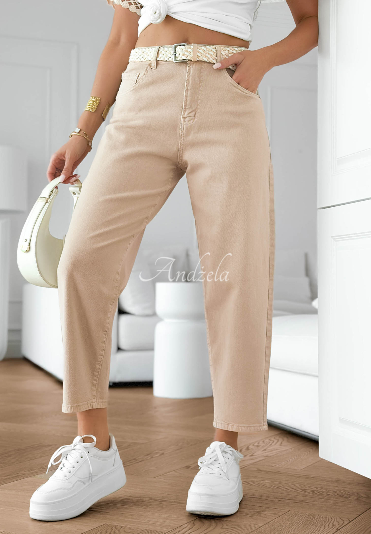 Spodnie jeansowe mom fit z paskiem Casual Tide beżowe