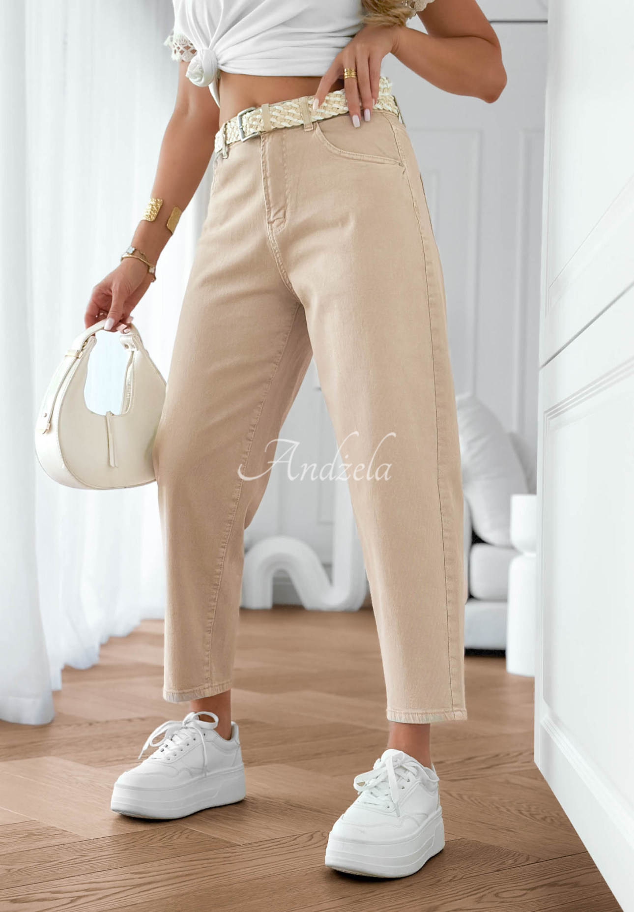 Spodnie jeansowe mom fit z paskiem Casual Tide beżowe