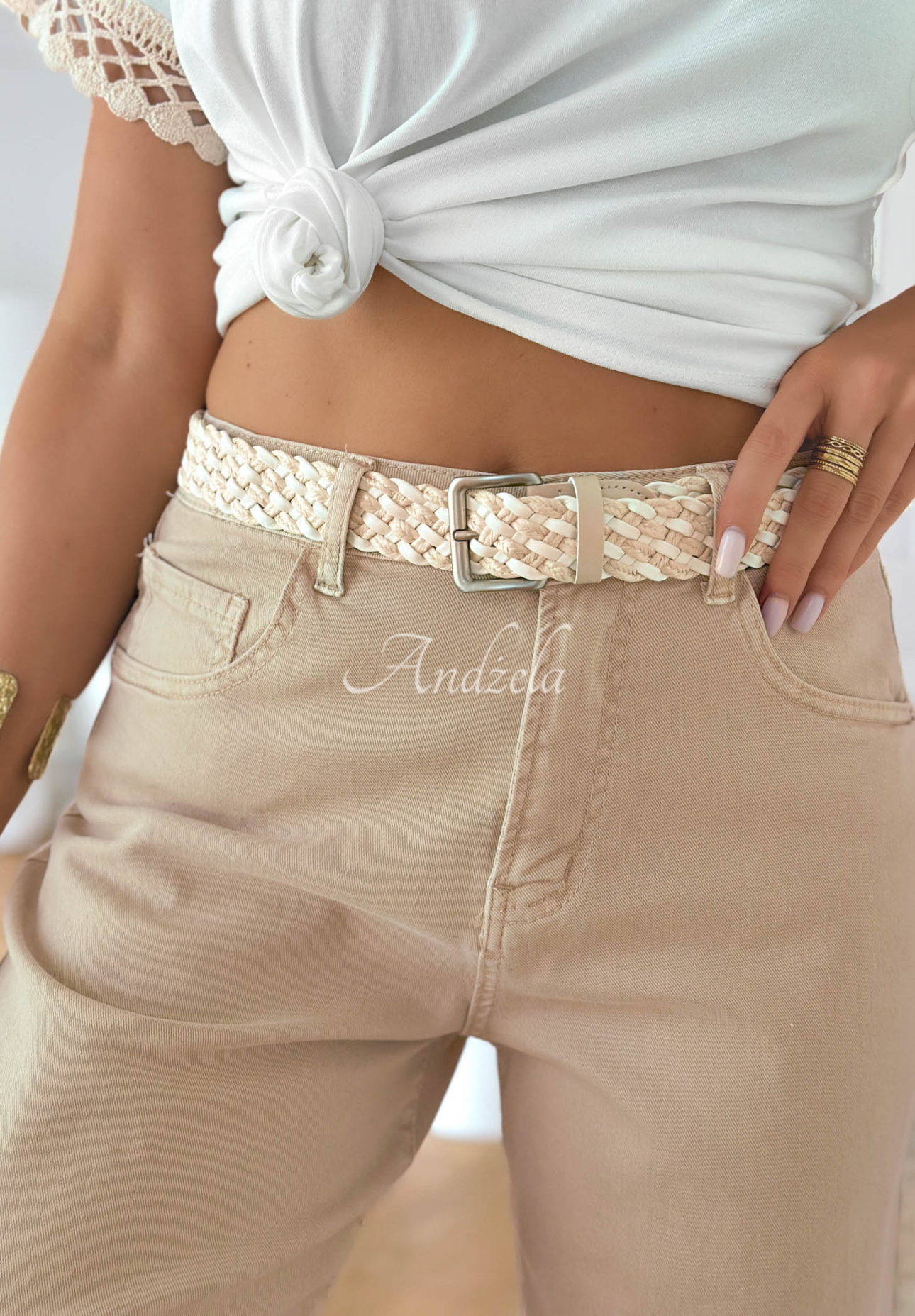 Casual Tide Beige Mom-Fit Jeans with a Belt