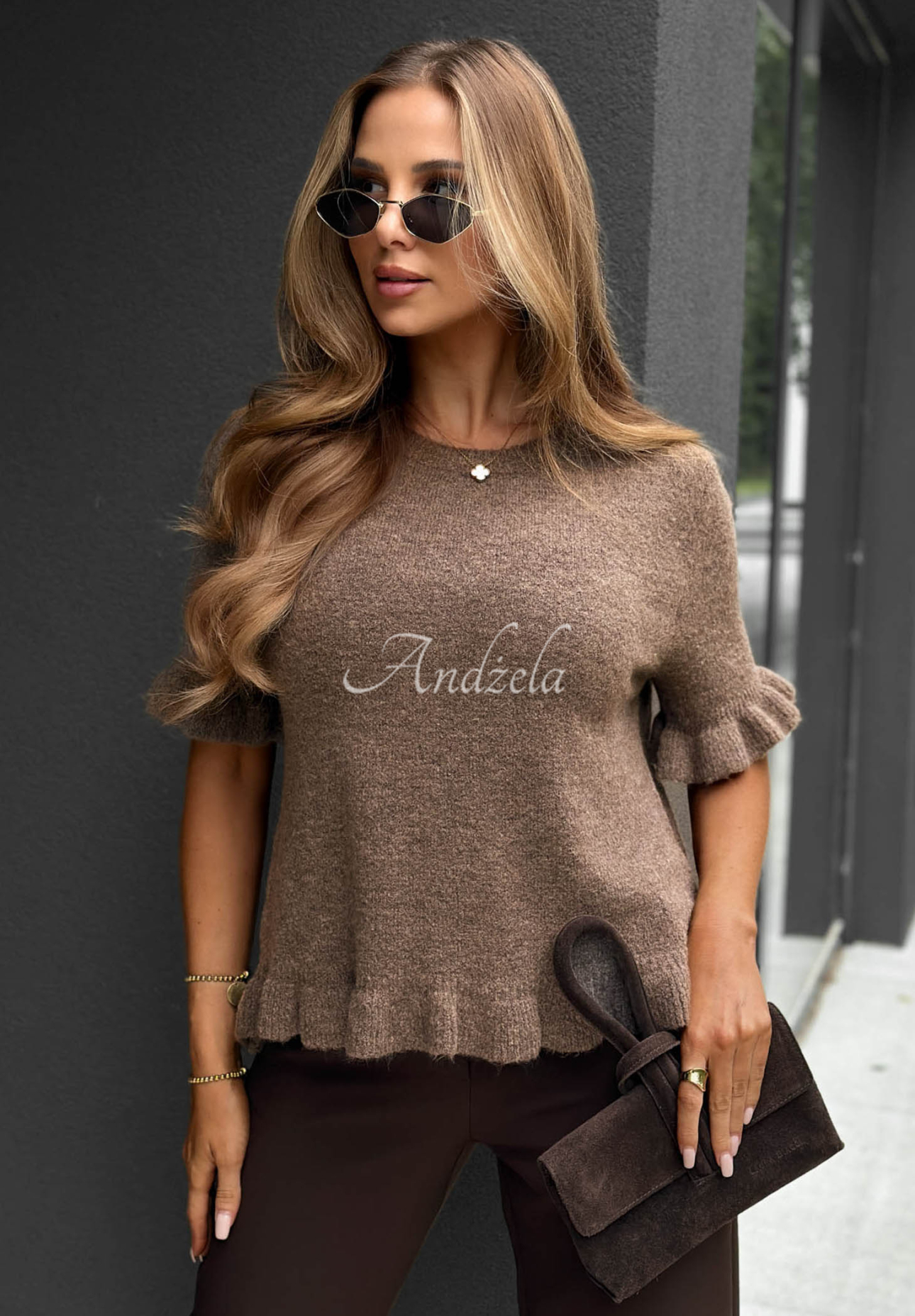 Sweter z falbankami z wełną i wiskozą Soft Haven czekoladowy
