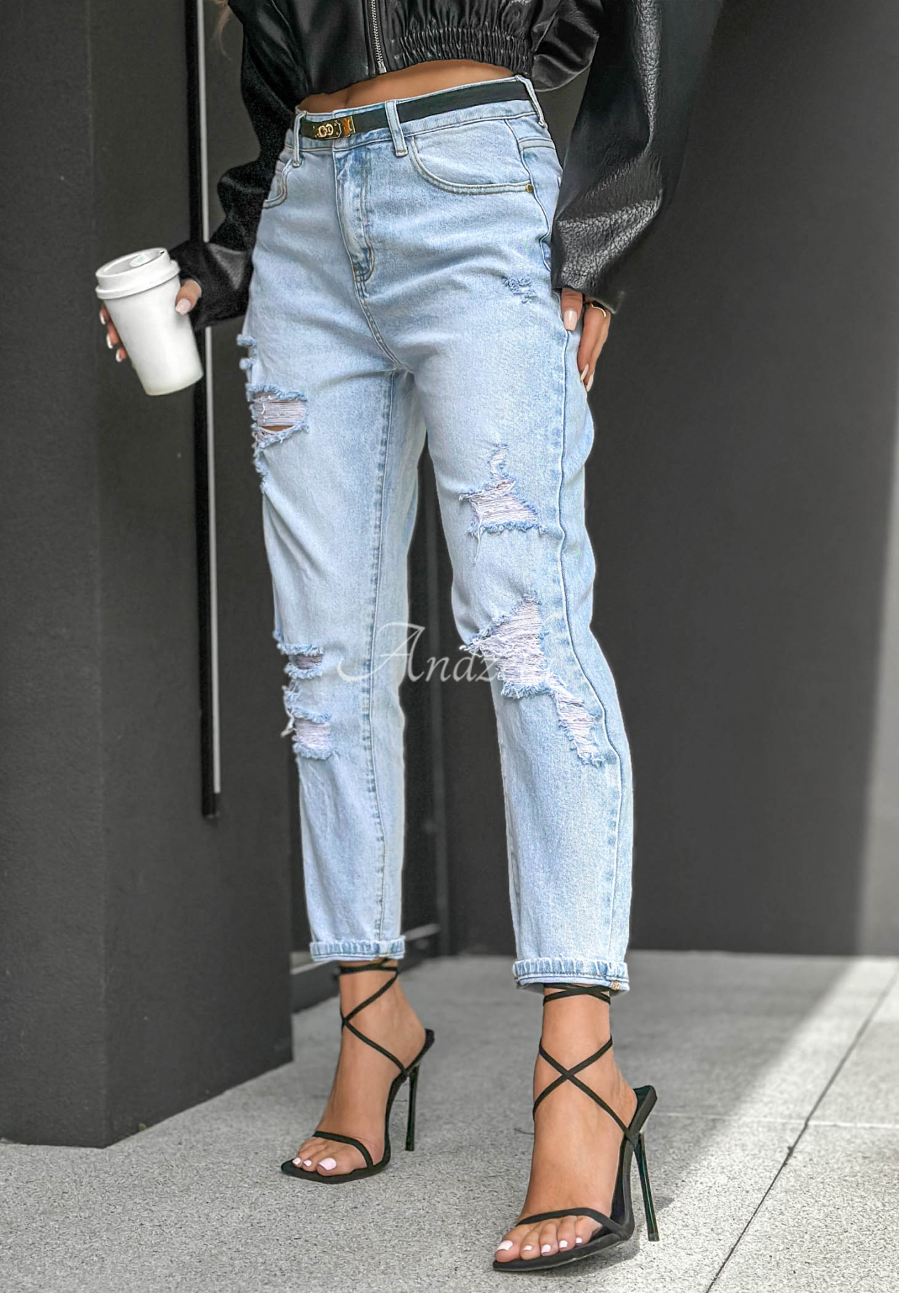 Spodnie jeansowe mom fit z przetarciami Sun Chaser jasnoniebieskie